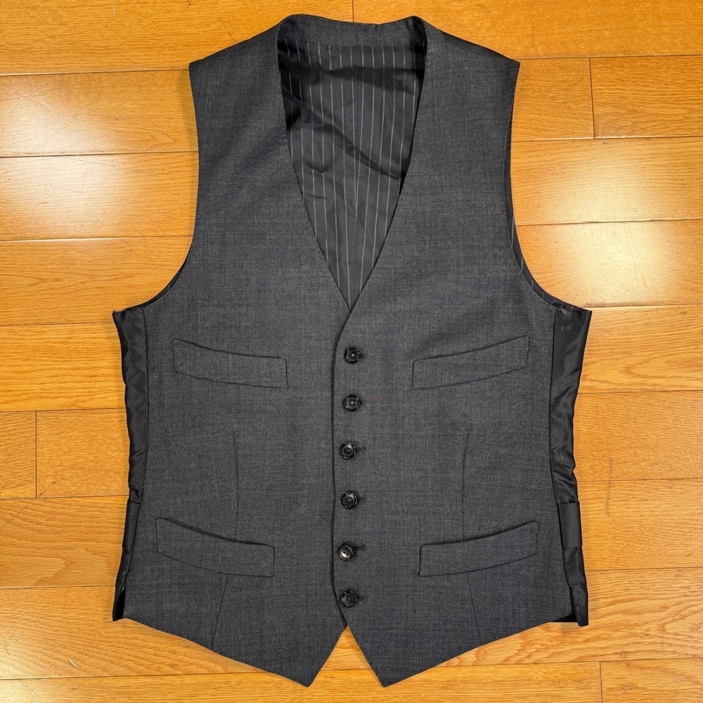 Tom Ford Mens 46R Charcoal Grey Wool Waistcoat Vest 6 Button Made in Switzerland
